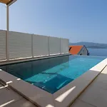 فيلة Sole Komarna By Guide كليك