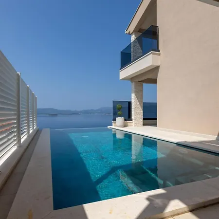 فيلة Sole Komarna By Guide *