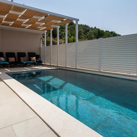 فيلة Sole Komarna By Guide *